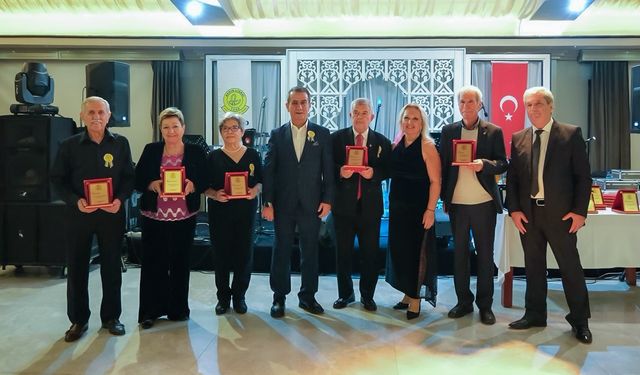 Aydın Lisesi mezunları, öğrenciler için yemekte buluştu