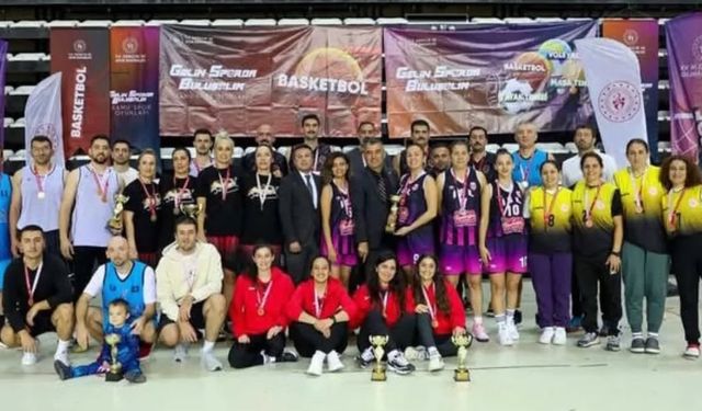 Aydınlı basketbolcular Türkiye ikincisi oldu