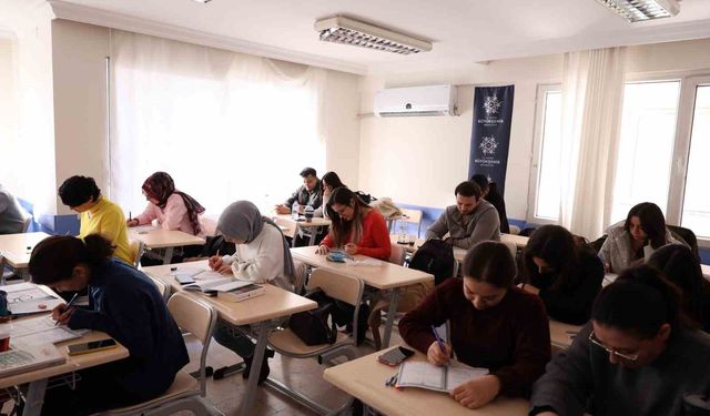 Başkan Çerçioğlu, memur adaylarının yanında