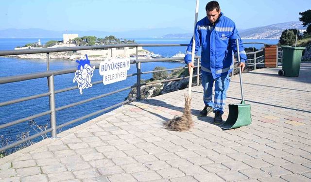 Büyükşehir’den Kuşadası’nda çevre temizliği