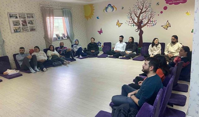 Gebe Okulu’nu tamamlayan anne adaylarına katılım belgesi