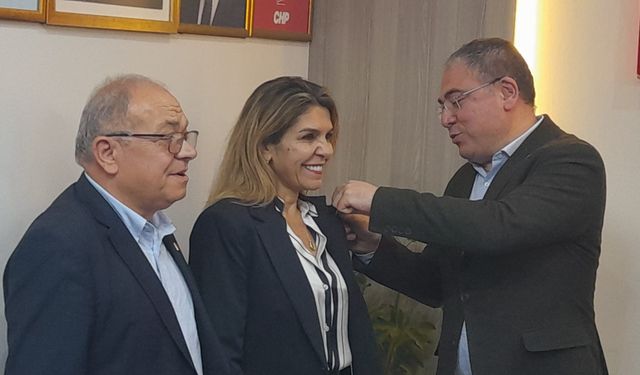 İYİ Parti'den istifa eden Yurtcan CHP rozetini yakasına taktı