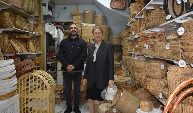 Kaymakam Kan sahada; Uzun Çarşı esnafıyla buluştu