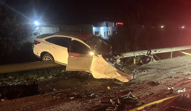 Otomobil ile hafif ticari araç çarpıştı: 3 ölü, 2 yaralı