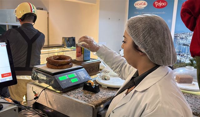 Kuşadası'nda simit fiyatları denetimden geçti