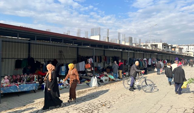 Nazilli'de vatandaşın bütçesini düşünen pazara yoğun ilgi