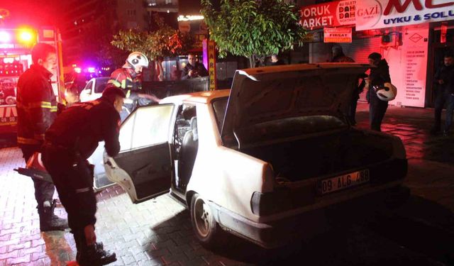 Aydın'da park halindeki otomobil küle döndü