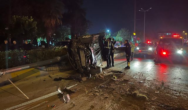 Nazilli’de feci kaza: Takla atıp karşı şeride uçtu, 2 kişi yaralandı