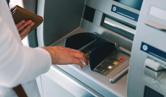 ATM'lerde yeni dönem bu sabah başladı: Kartını takan bu uyarıyı görecek