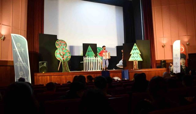 Başkan Çerçioğlu Sökeli çocukları tiyatro ile buluşturdu