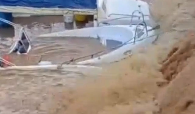 Davutlar'da balıkçı tekneleri sular altında kaldı