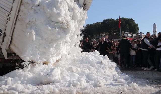 Germencik’te kar geldi: Öğrenciler, doyasıya eğlendi