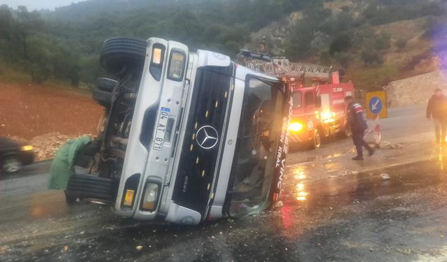 Germencik’te vinç yan yattı: 2 yaralı