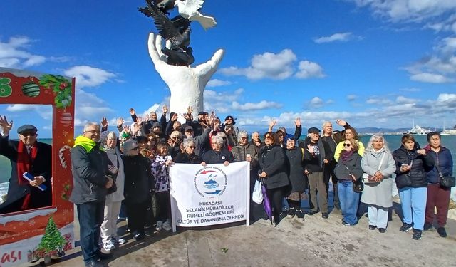 Karanfiller 'Mübadele' anısına Ege'nin sularıyla buluştu