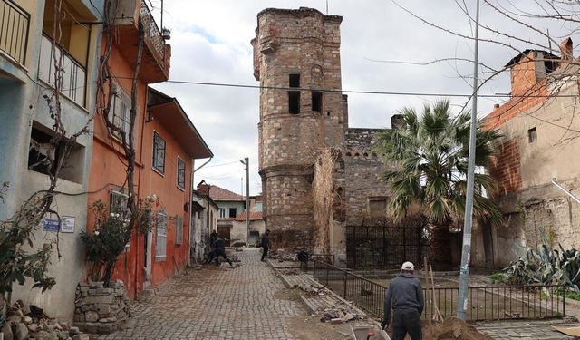 Koçarlı’da Tarihi Kule Sokağı, yeniden hayat buluyor