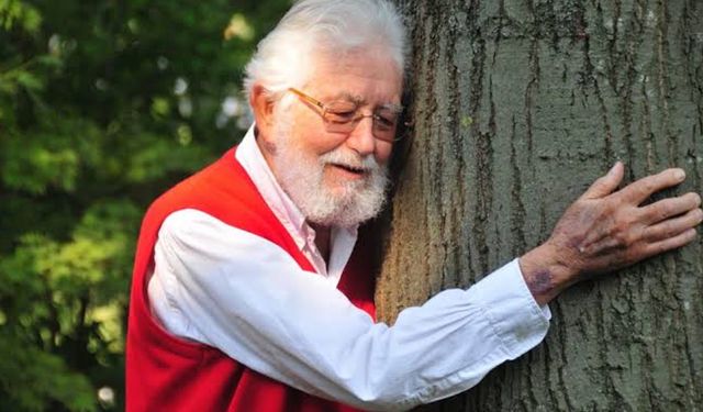 Kuşadası Dağ Çilekleri 'Toprak Dede'yi vefatının 6'ncı yılında yalnız bırakmadı