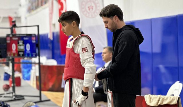 Mete'den Kuyucak’a büyük gurur: Memlekete madalya ile döndü