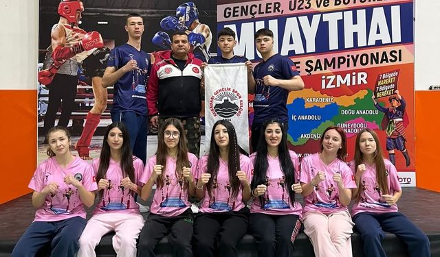 Muaythai Şampiyonası'nda Kuşadalı sporcular İzmir'de tarih yazdı