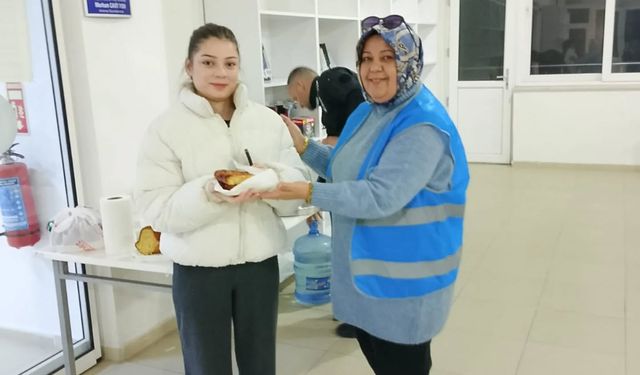 Sökeli öğrencilerin gönüllerine dokunan ikram