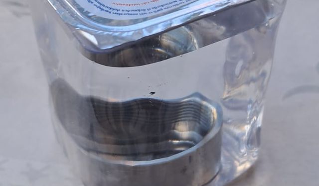 Taziye evine gelenler şok yaşadı: Nazilli’de bardak sudan cıvata çıktı