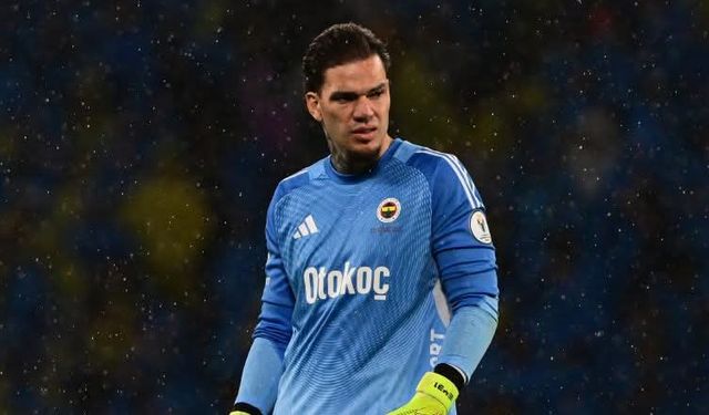 Ünlü kalecinin eşi ve çocuğu, Kuşadası'nda