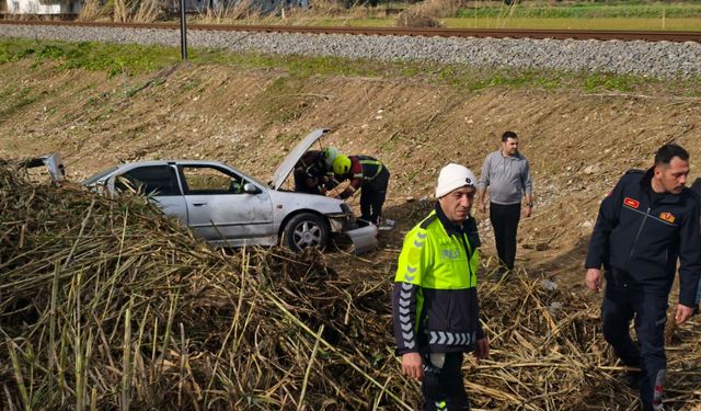 Nazilli’de korkutan kaza: Kontrolü kaybetti şarampole uçtu, 2 ağır yaralı