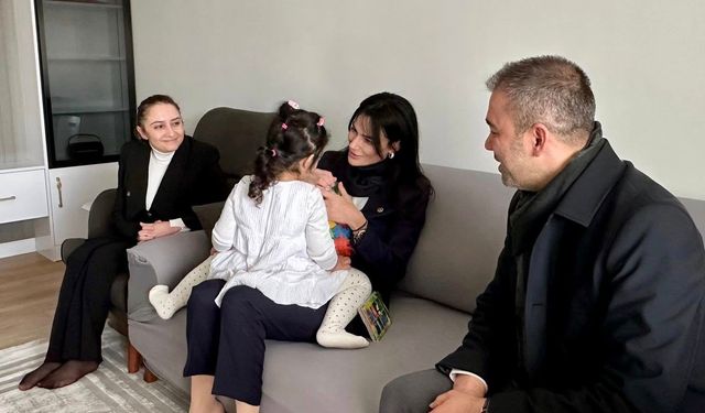Sarıbaş'tan depremde ailesini kaybeden minik Betül'e ziyaret