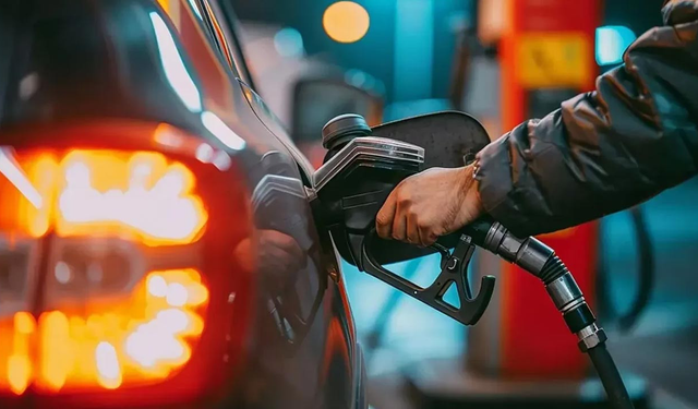Benzine yeni zam kapıda: Akaryakıtta tabela yeniden değişiyor