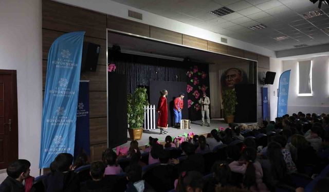 Aydın Büyükşehir Belediyesi’nden çocuklara tiyatro şöleni