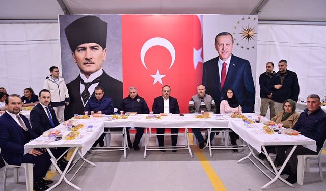 Aydın'da protokol üyeleri halkla iftar yaptı