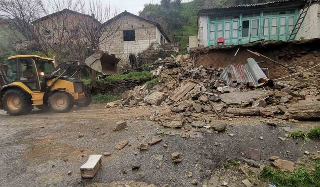 Aydın’da sağank yağışa karşı Büyükşehir ekiplerinden yoğun çalışma