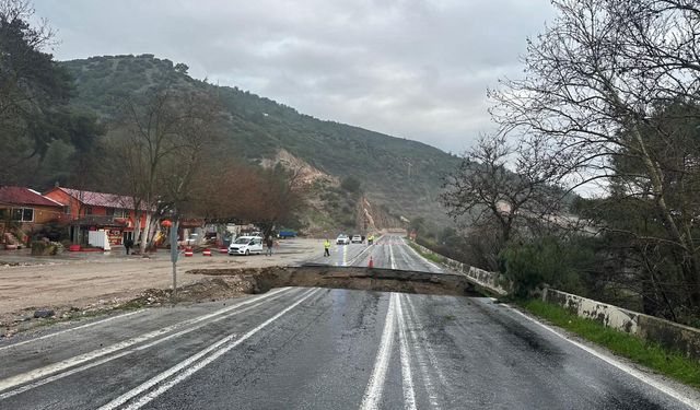 Aydın'da yağış sonucu yol çöktü