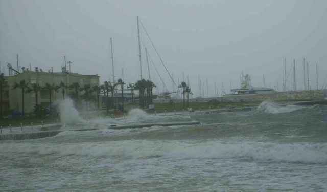 Didim'de balıkçılara "fırtına" uyarısı