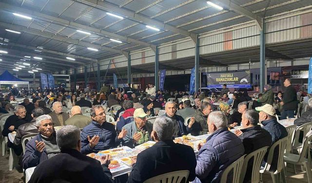 Büyükşehir’in iftar sofrasında oruçlar dualarla açıldı
