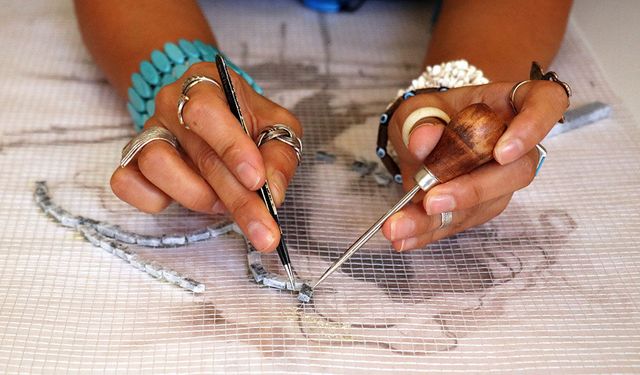 Depremin ardından yeniden doğuşun hikayesi; 'Menel Hüzmeli'