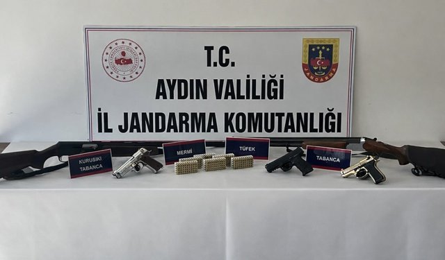Didim'de evlerden cephanelik çıktı