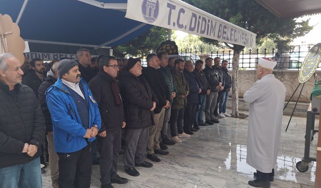 Gazeteci Özden son yolculuğuna uğurlandı