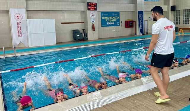 Geleceğin yüzücüleri Aydın’da yetişiyor