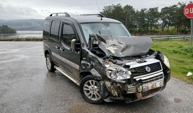 Karacasu'da tehlikeli virajda yine kaza