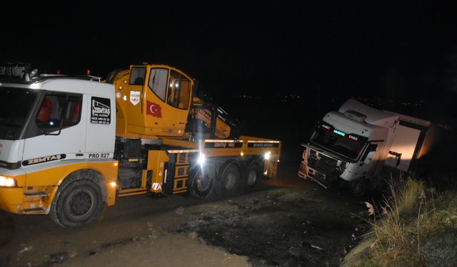 Karacasu'da TIR kazası: 1 yaralı