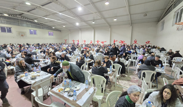 Keşkekçi Hülya, 5 bin kişiyi iftar sofrasında buluşturdu: Gelenek bu yıl da devam etti