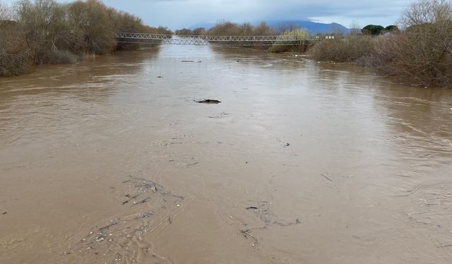 Koçarlı ve İncirliovalı çiftçiler, Menderes’i tedirgin gözlerle izliyor