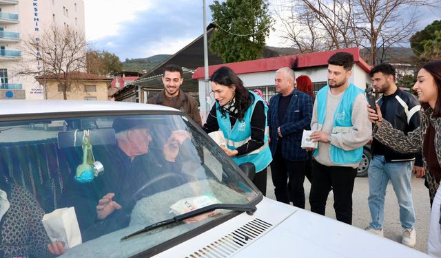 Koçarlı’da “İftara 5 Kala” ikramı: Milletvekili Sarıbaş da katıldı