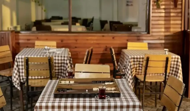 Kuşadası'nda kahvehanelerde 'Sahur' mesaisi başlıyor