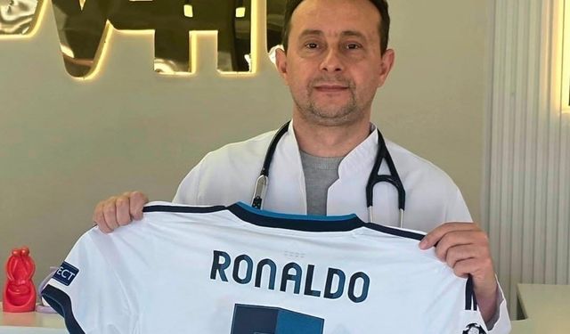 Aydınlı profesöre iki efsaneden imzalı forma