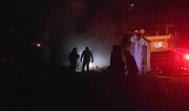 Aydın'da metruk binadaki yangın korkuttu