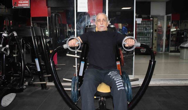 Aydınlı 65 yaşındaki Hakkı Bozat 420 kilo kaldırdı