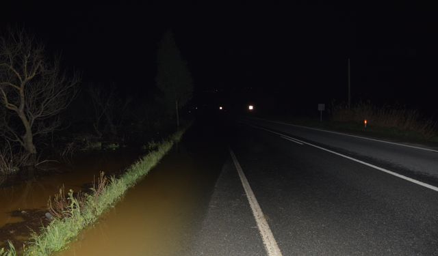 Taşkın suları, Koçarlı-İncirliova yoluna çıktı