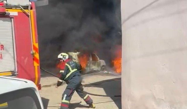 Nazilli’de feci yangın: İki otomobil saniyeler içerisinde kül oldu