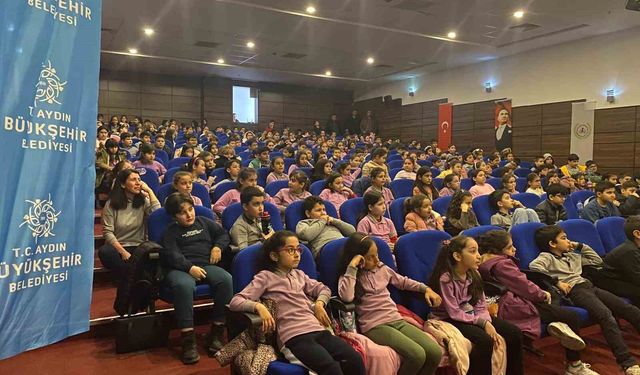 Başkan Çerçioğlu, İncirliova’da çocukları tiyatro ile buluşturdu